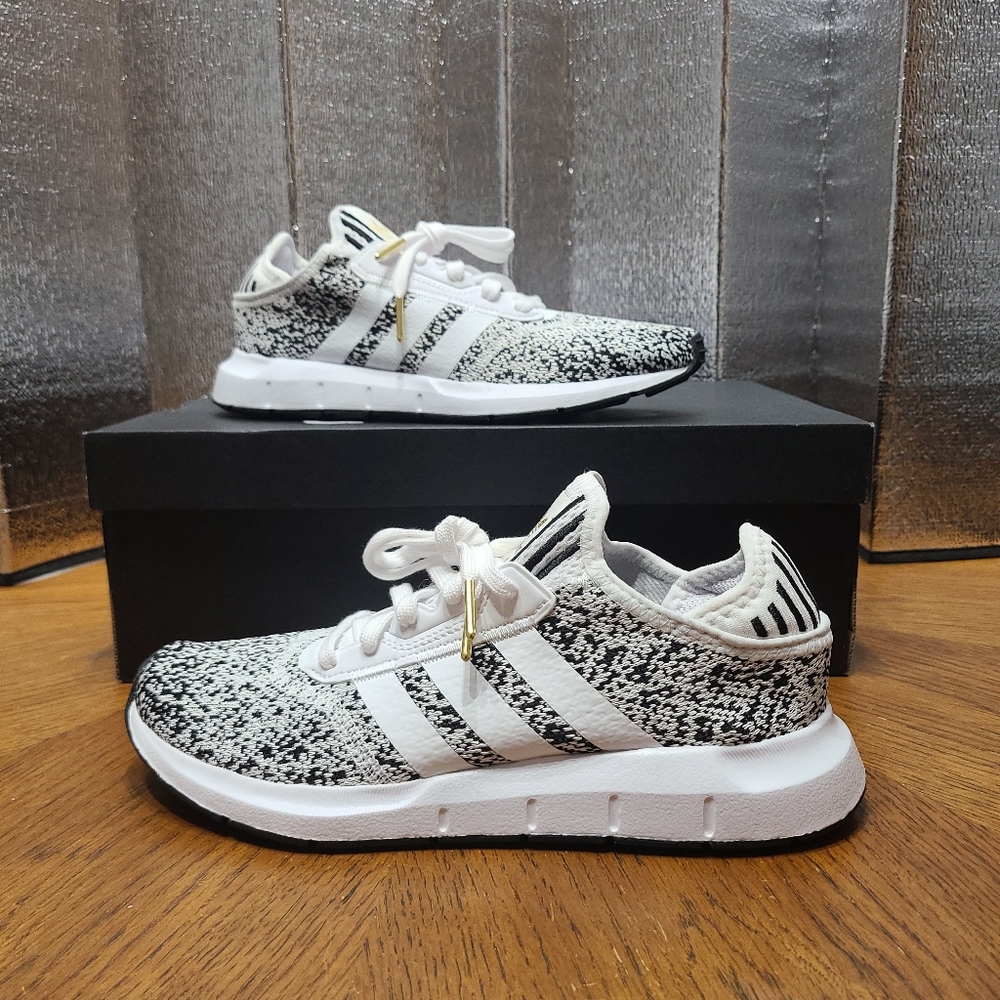 ADIDAS SWIFT RUN X
